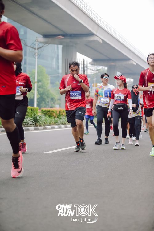 Race photo from ONE RUN 10 K