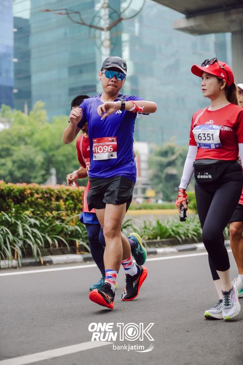 Race photo from ONE RUN 10 K