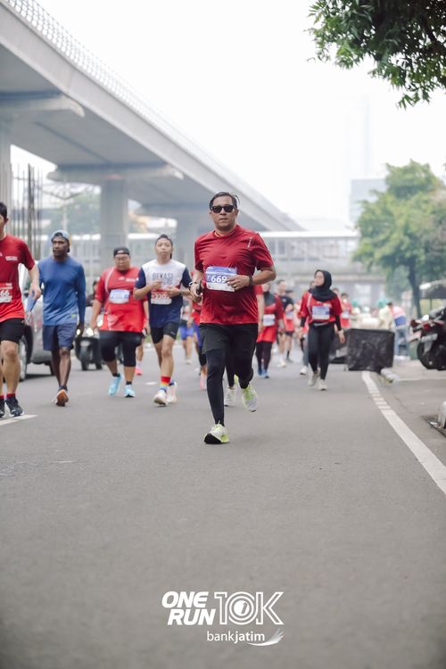 Race photo from ONE RUN 10 K