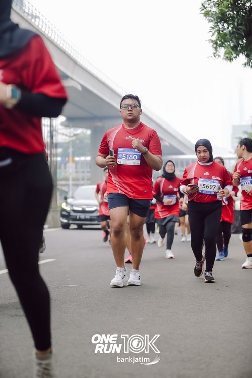 Race photo from ONE RUN 10 K