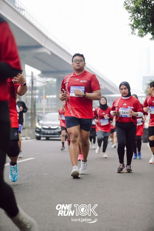 Race photo from ONE RUN 10 K