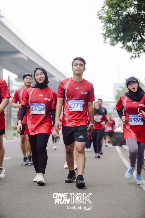 Race photo from ONE RUN 10 K