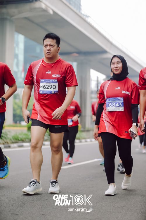 Race photo from ONE RUN 10 K