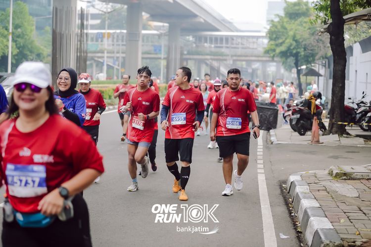 Race photo from ONE RUN 10 K