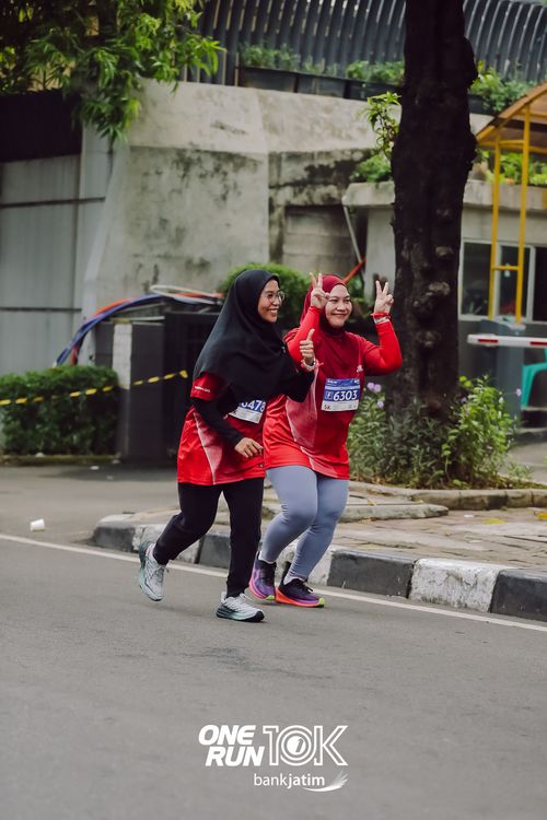 Race photo from ONE RUN 10 K
