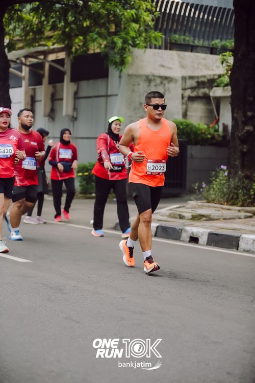 Race photo from ONE RUN 10 K