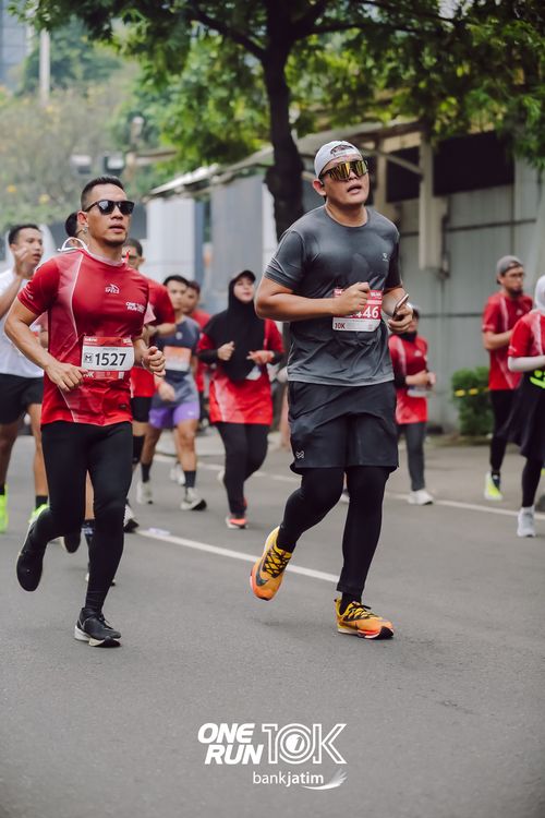Race photo from ONE RUN 10 K
