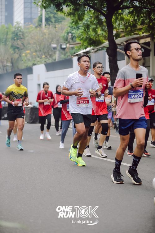 Race photo from ONE RUN 10 K