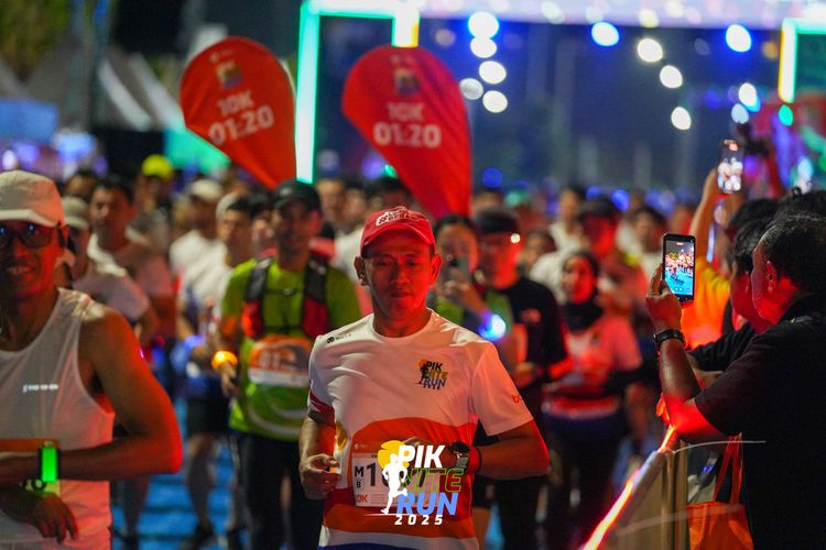 Race photo from PIK NITE RUN 2025