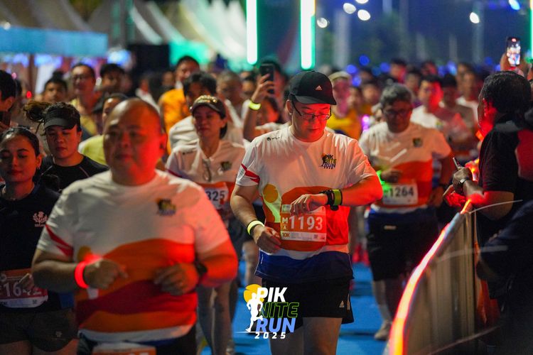 Race photo from PIK NITE RUN 2025