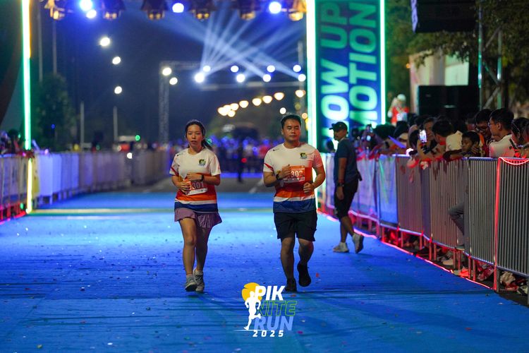 Race photo from PIK NITE RUN 2025