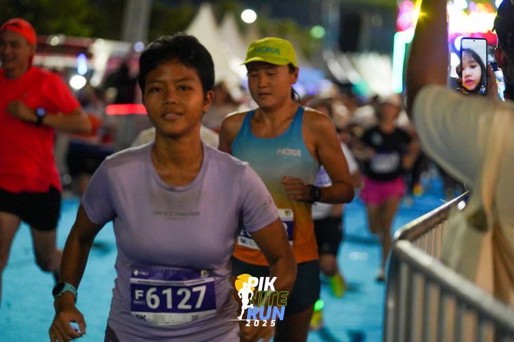 Race photo from PIK NITE RUN 2025