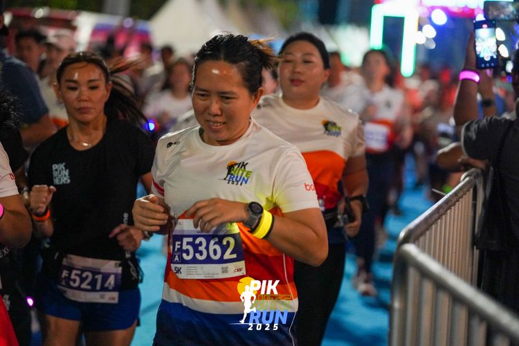 Race photo from PIK NITE RUN 2025