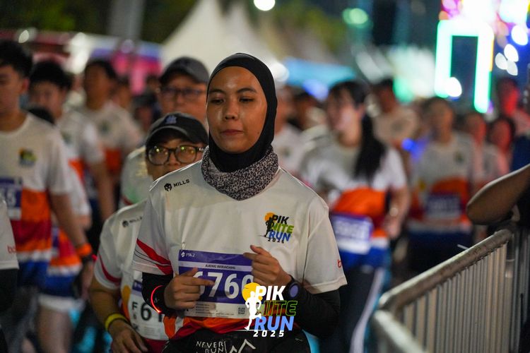 Race photo from PIK NITE RUN 2025