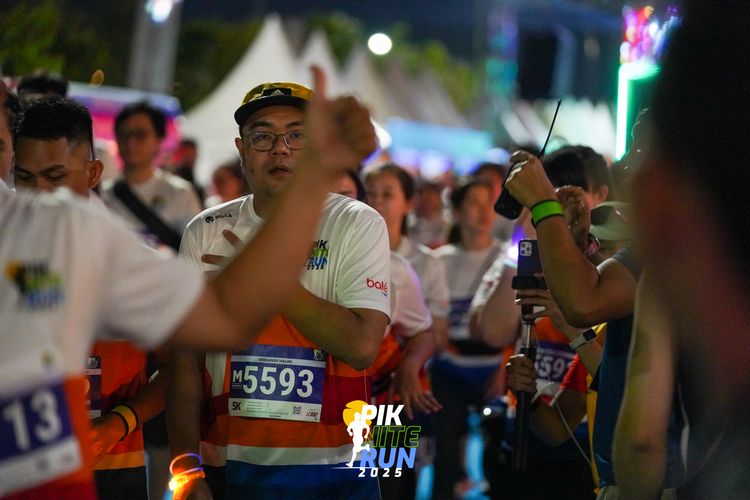 Race photo from PIK NITE RUN 2025