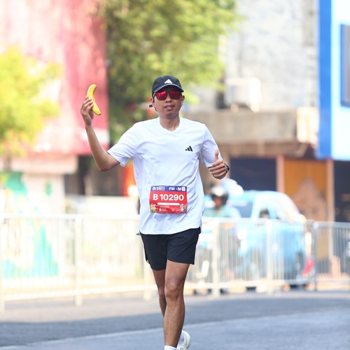 Race photo from SURABAYA ISOPLUS MARATHON 2026
