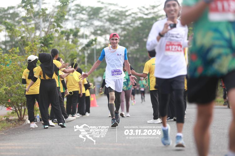 Race photo from Arutmin Borneo Run 2024
