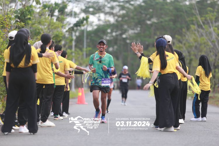 Race photo from Arutmin Borneo Run 2024