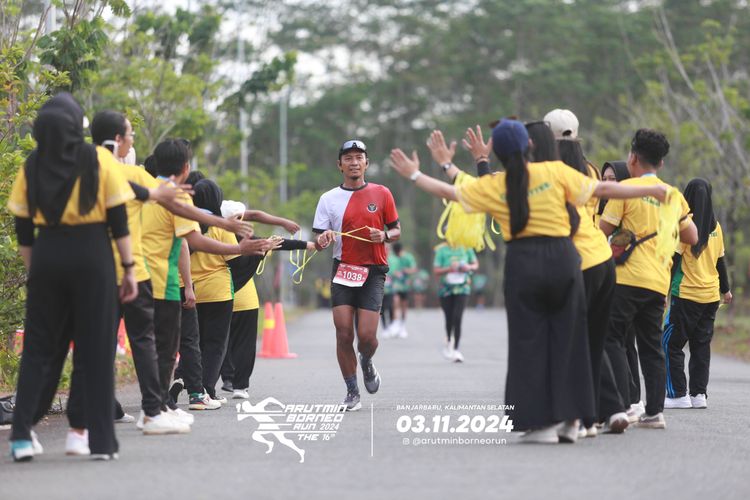Race photo from Arutmin Borneo Run 2024