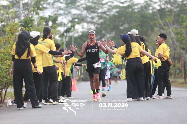 Race photo from Arutmin Borneo Run 2024