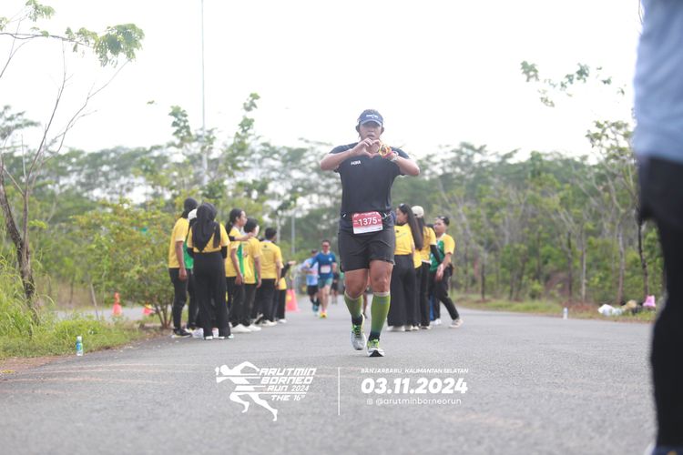 Race photo from Arutmin Borneo Run 2024