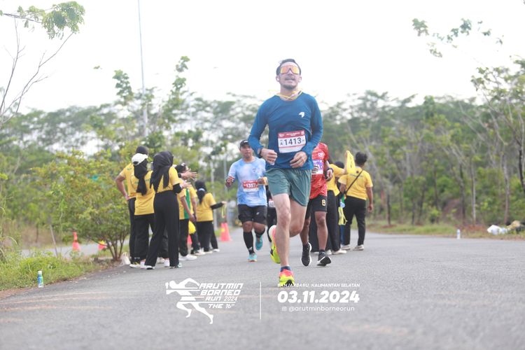 Race photo from Arutmin Borneo Run 2024