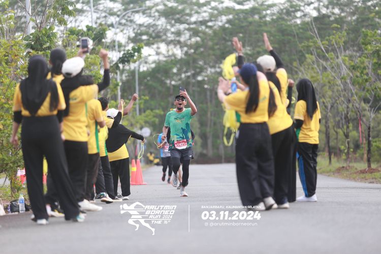 Race photo from Arutmin Borneo Run 2024