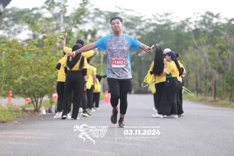 Race photo from Arutmin Borneo Run 2024
