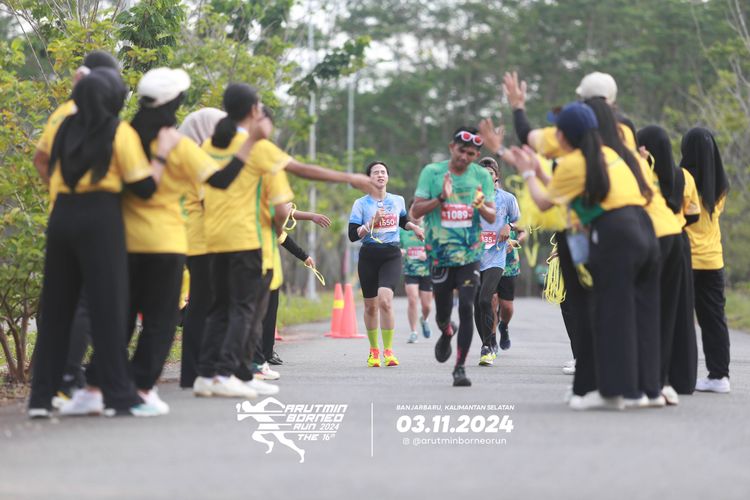 Race photo from Arutmin Borneo Run 2024