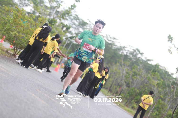 Race photo from Arutmin Borneo Run 2024