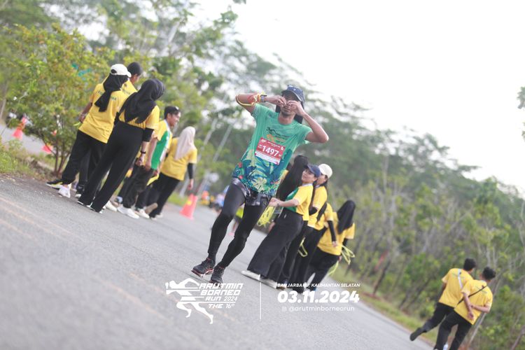 Race photo from Arutmin Borneo Run 2024