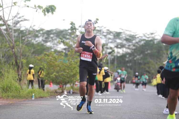 Race photo from Arutmin Borneo Run 2024