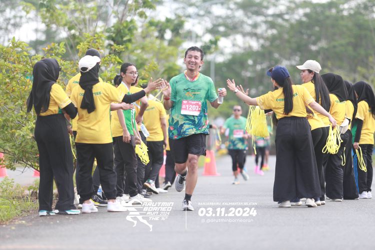 Race photo from Arutmin Borneo Run 2024