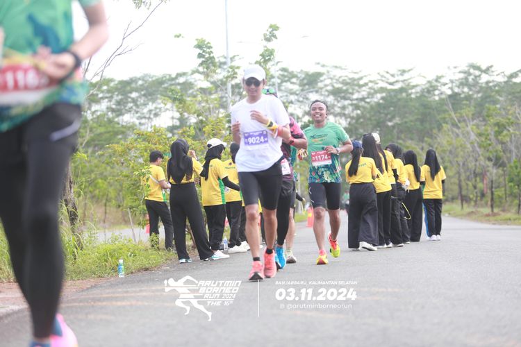 Race photo from Arutmin Borneo Run 2024