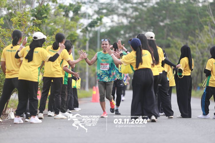 Race photo from Arutmin Borneo Run 2024