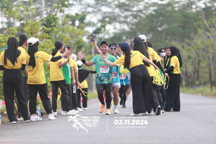 Race photo from Arutmin Borneo Run 2024