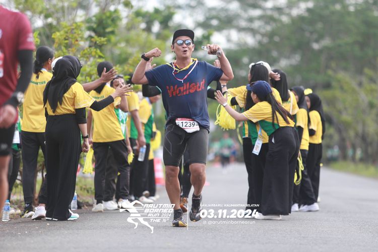 Race photo from Arutmin Borneo Run 2024