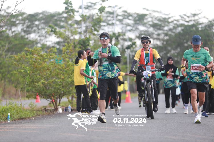 Race photo from Arutmin Borneo Run 2024