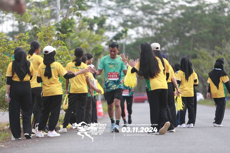 Race photo from Arutmin Borneo Run 2024