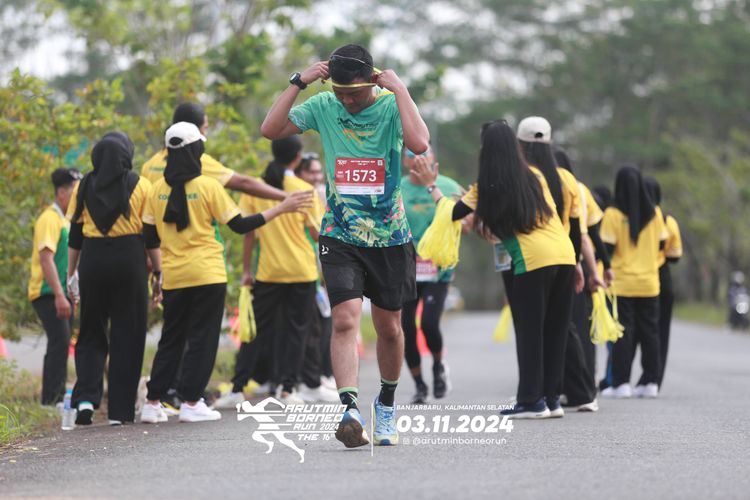 Race photo from Arutmin Borneo Run 2024