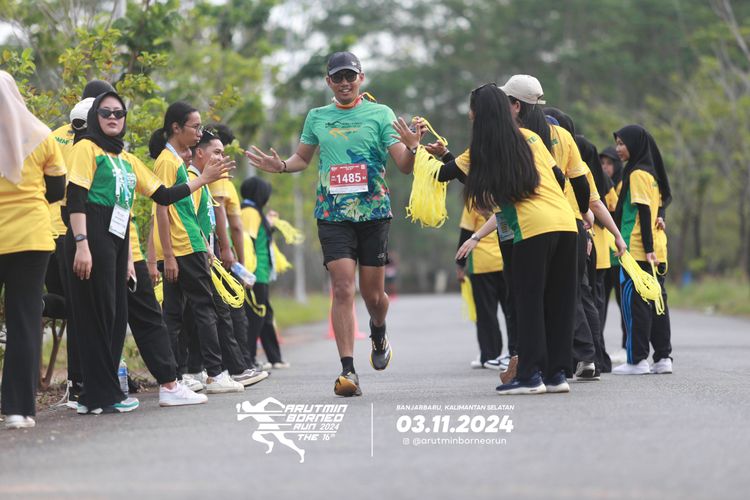Race photo from Arutmin Borneo Run 2024