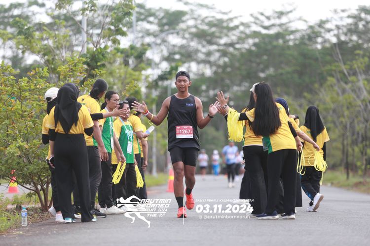 Race photo from Arutmin Borneo Run 2024