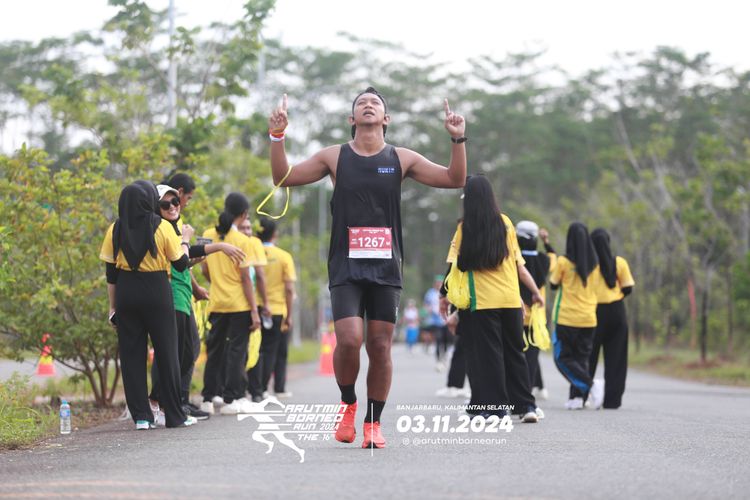 Race photo from Arutmin Borneo Run 2024