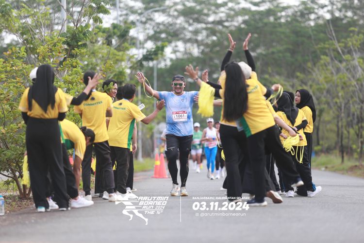 Race photo from Arutmin Borneo Run 2024