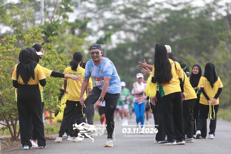 Race photo from Arutmin Borneo Run 2024