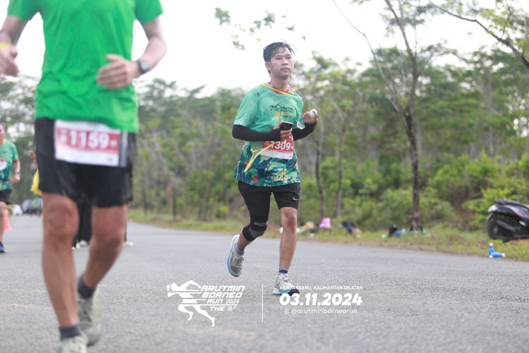 Race photo from Arutmin Borneo Run 2024