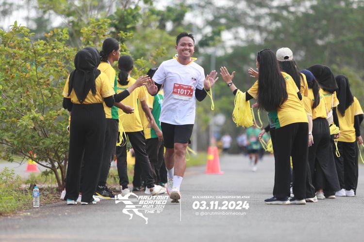 Race photo from Arutmin Borneo Run 2024