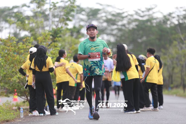 Race photo from Arutmin Borneo Run 2024