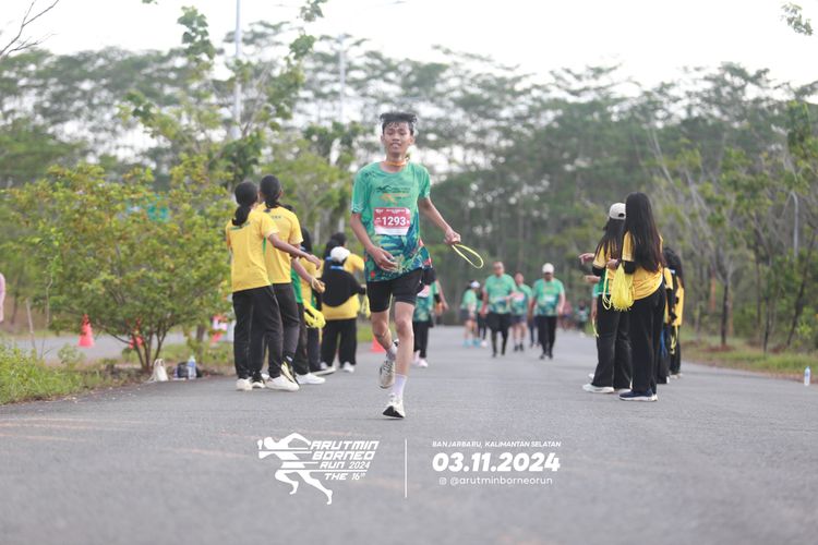 Race photo from Arutmin Borneo Run 2024