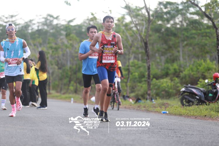 Race photo from Arutmin Borneo Run 2024